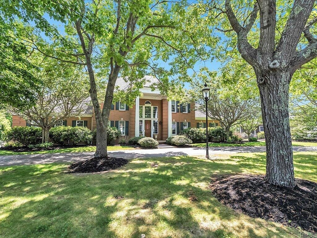 31 Pine Tree Dr
