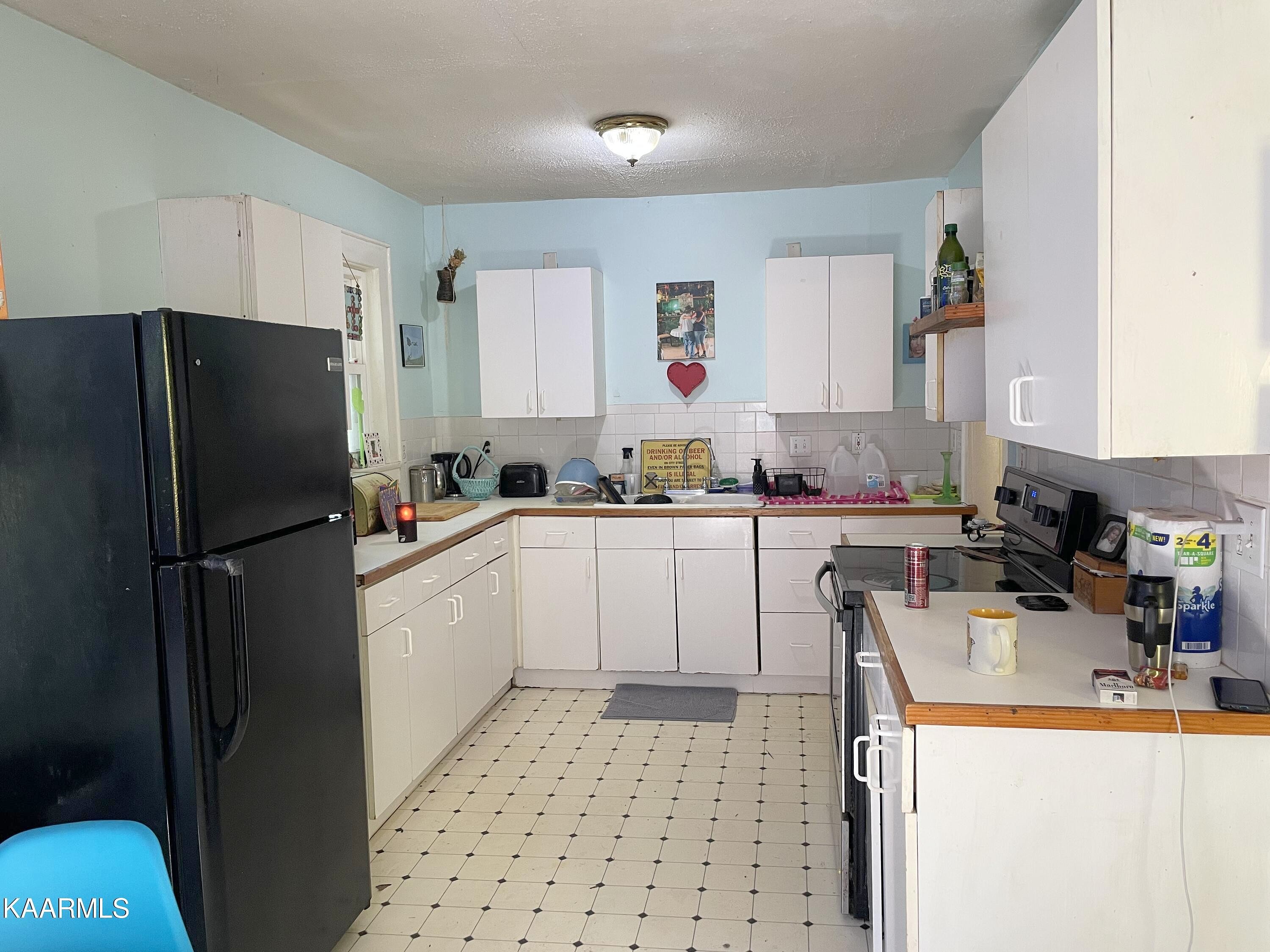 805 E CHURCHWELL AVE