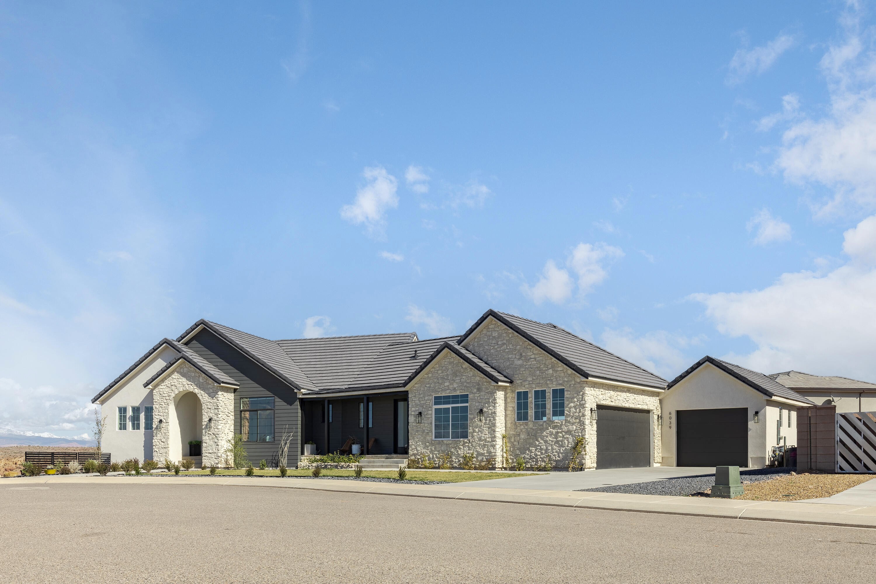 6039 S BROKEN MESA CT  