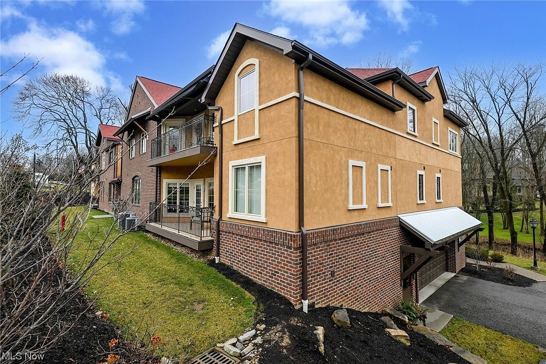 1412 Main St S Condo 203