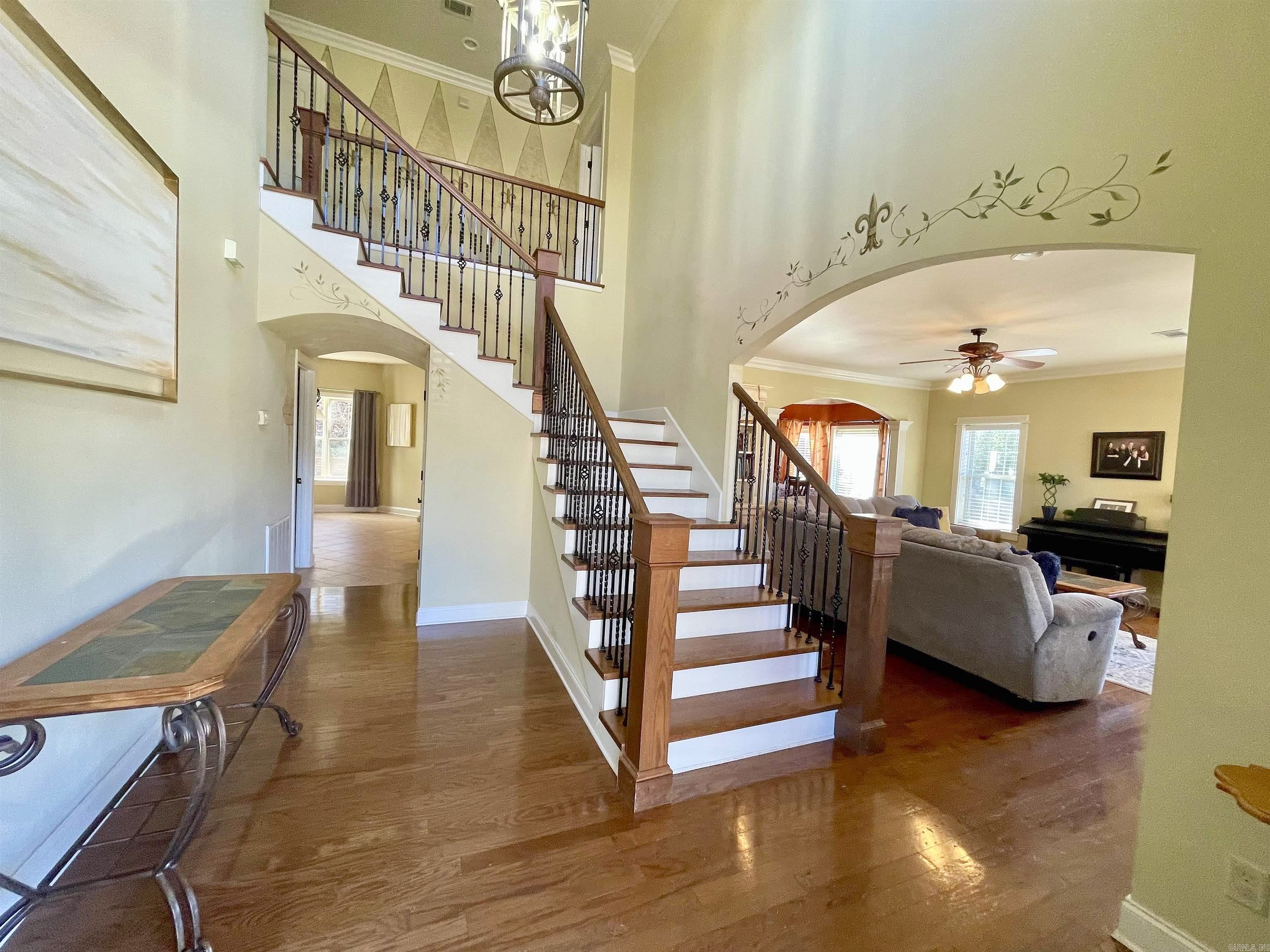 104 Leigh Cir  