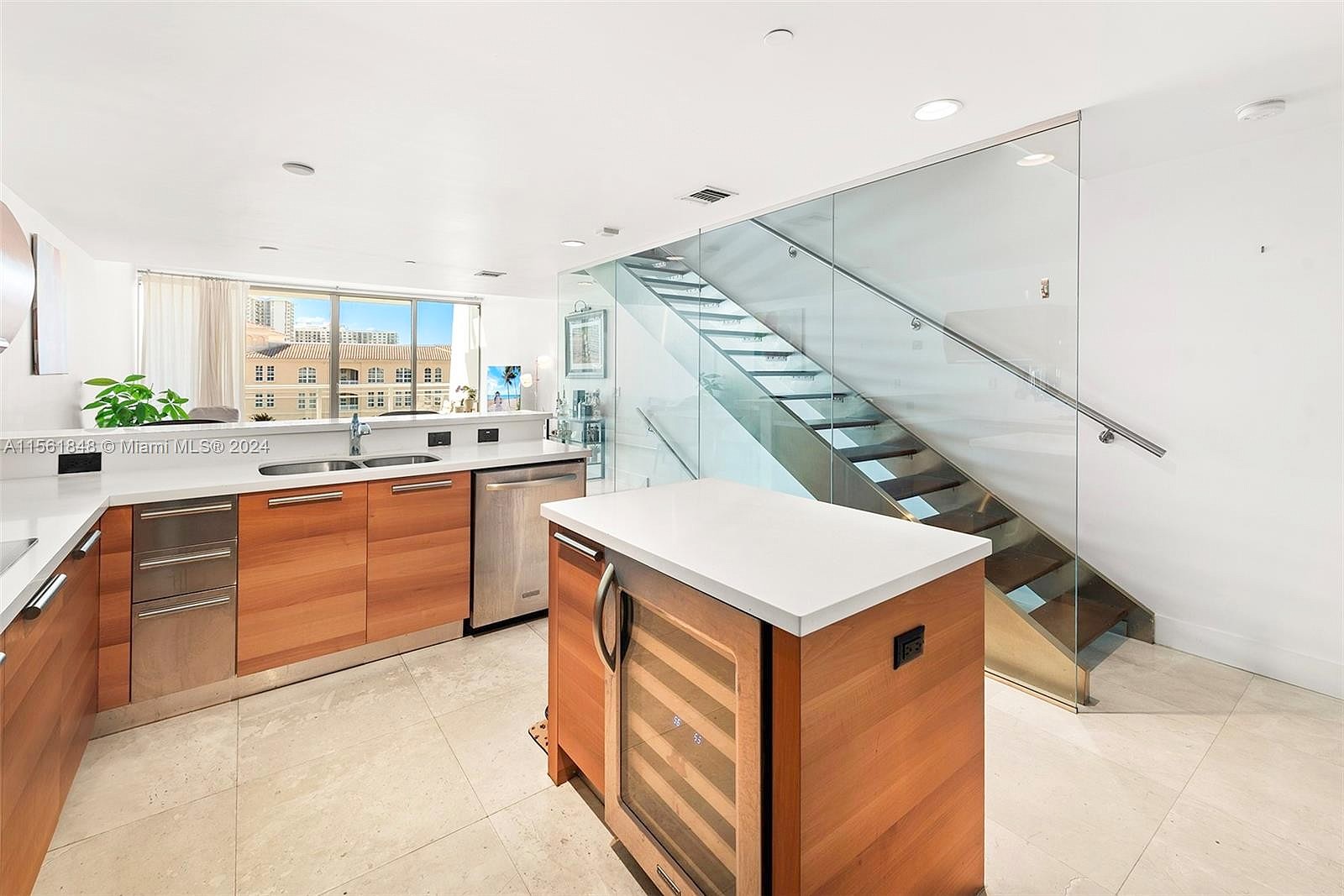 2950 NE 188TH ST Unit 525  