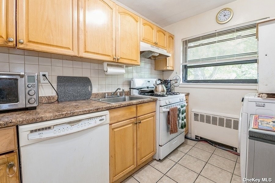 219-18 75th Ave Unit Uppr