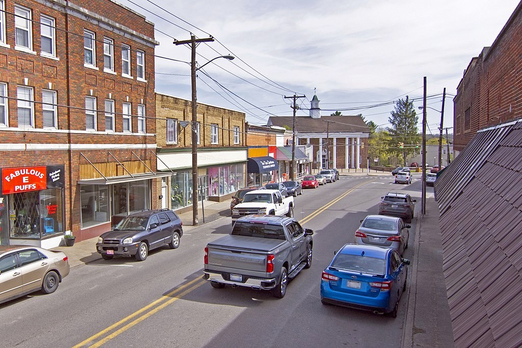 124 MAIN ST W  