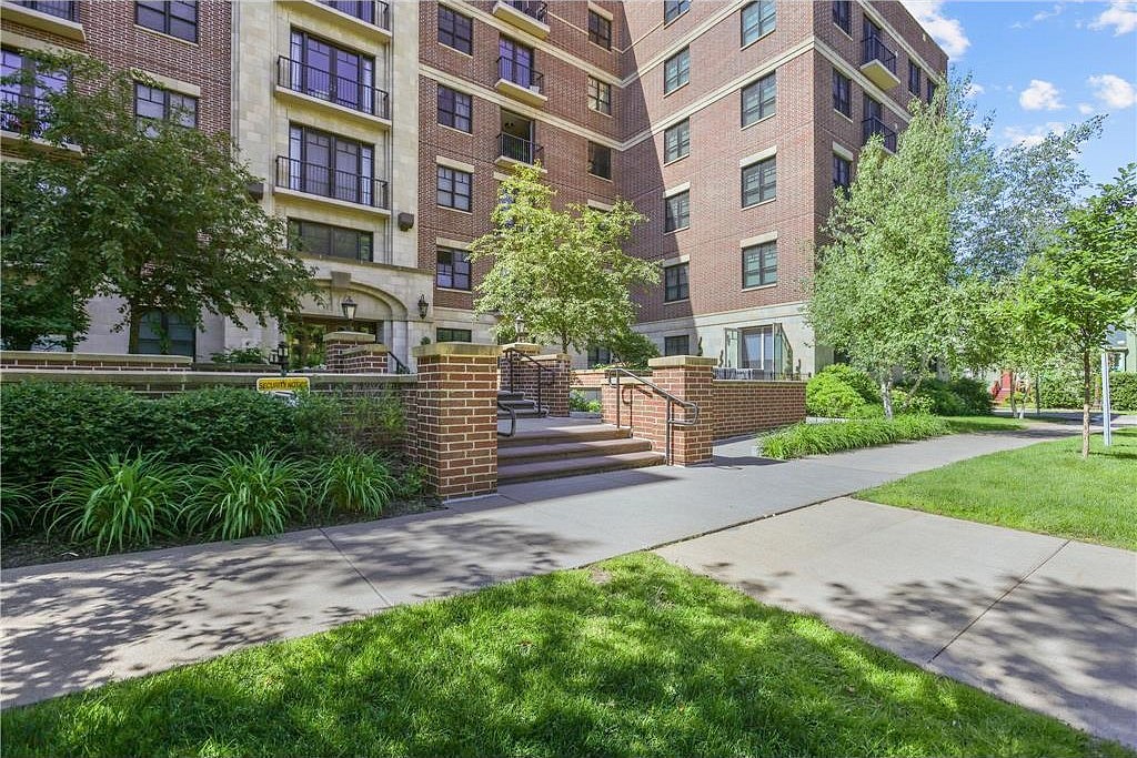 370 MARSHALL AVE Unit 301