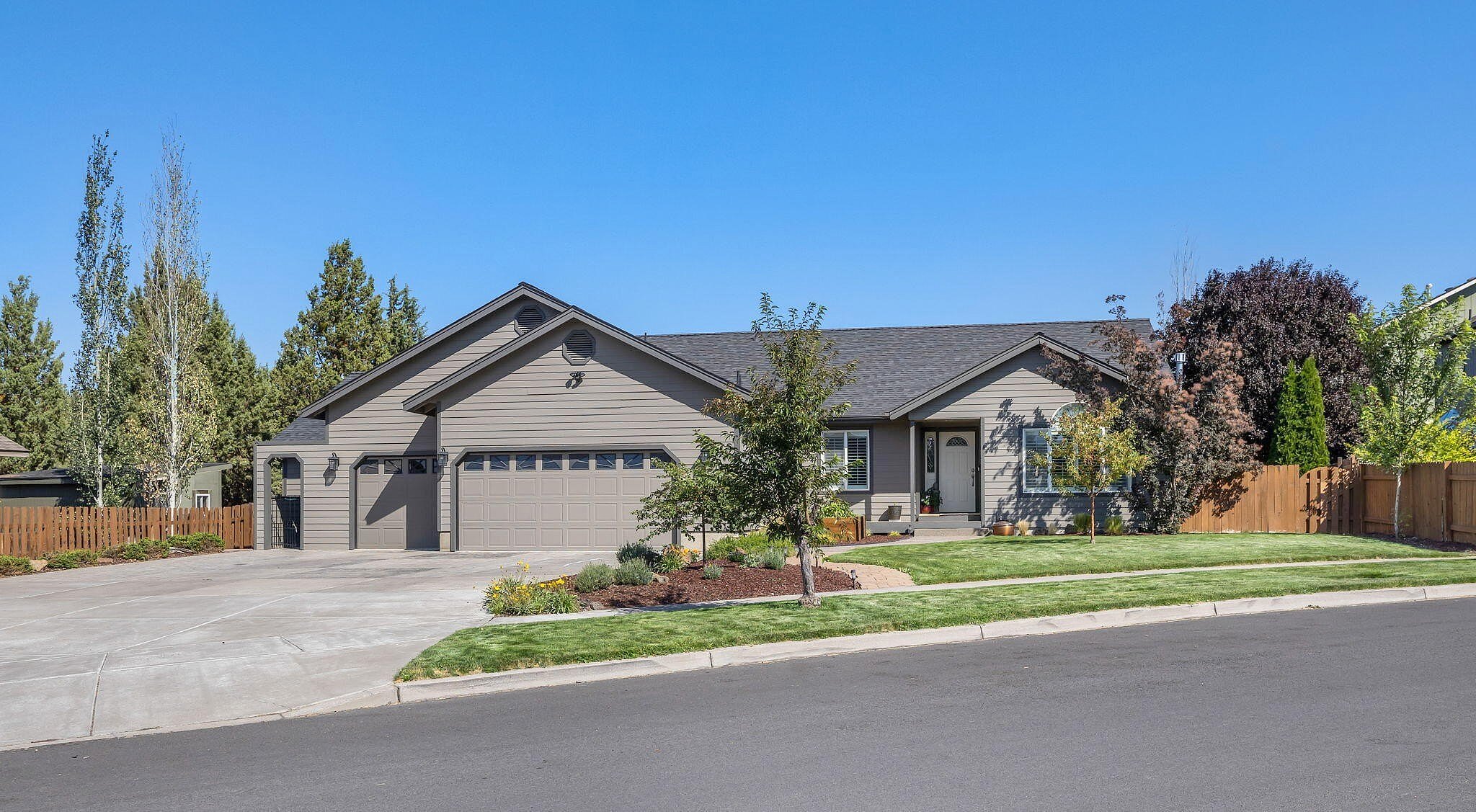 3220 NE SANDALWOOD DR  