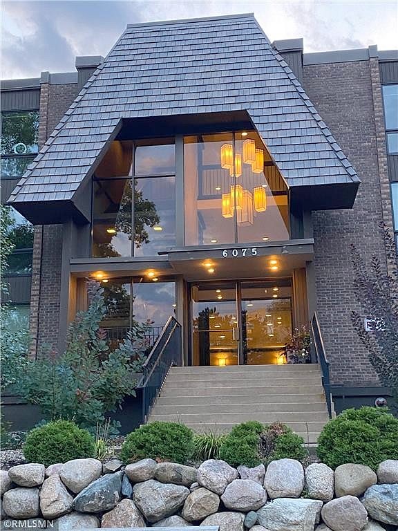 6075 Lincoln Dr Unit 201  