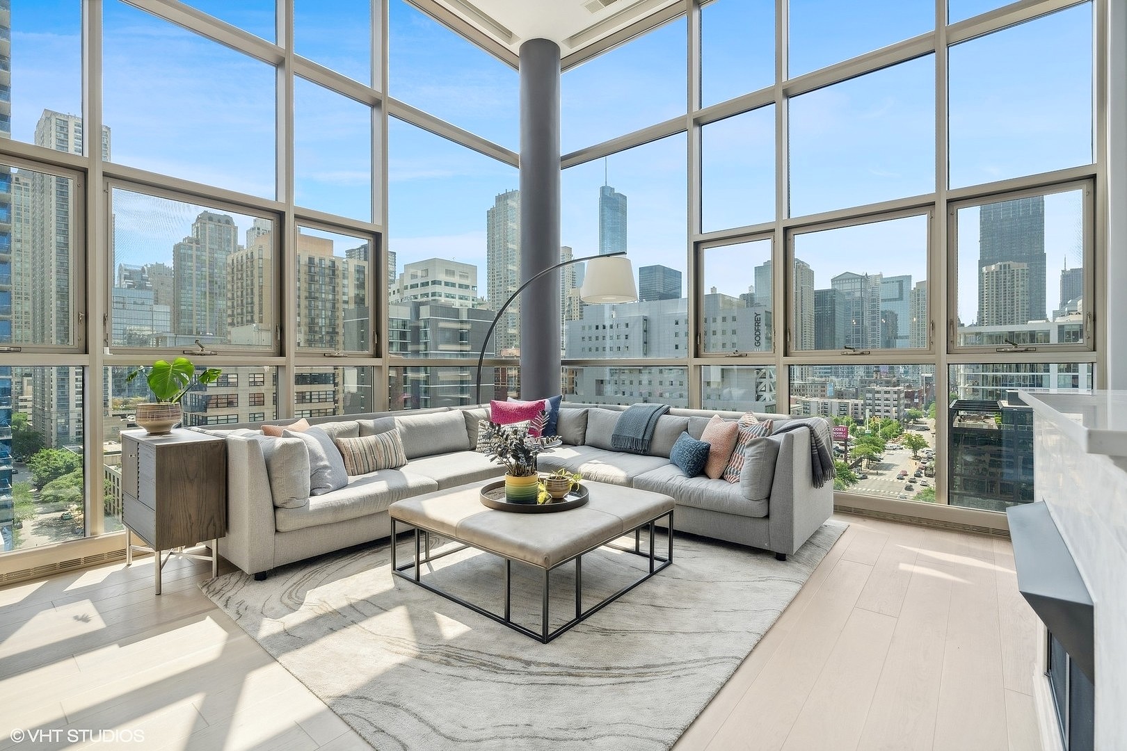 150 W SUPERIOR ST Unit 1104  