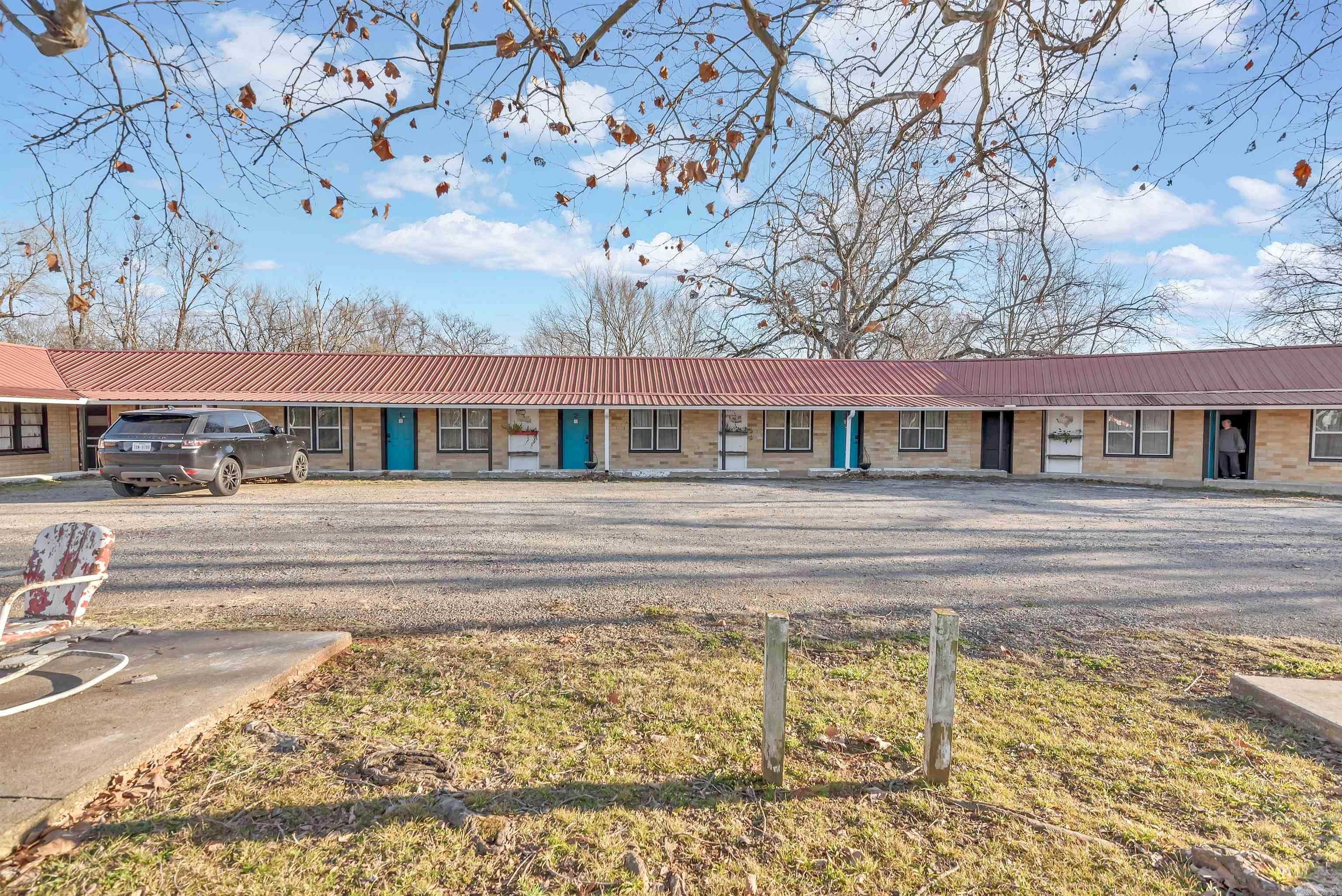 1162 HIGHWAY 71 S