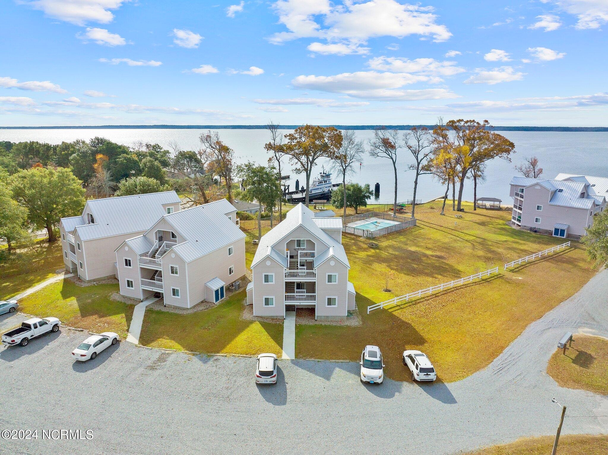 89 Country Club Dr Unit C4  
