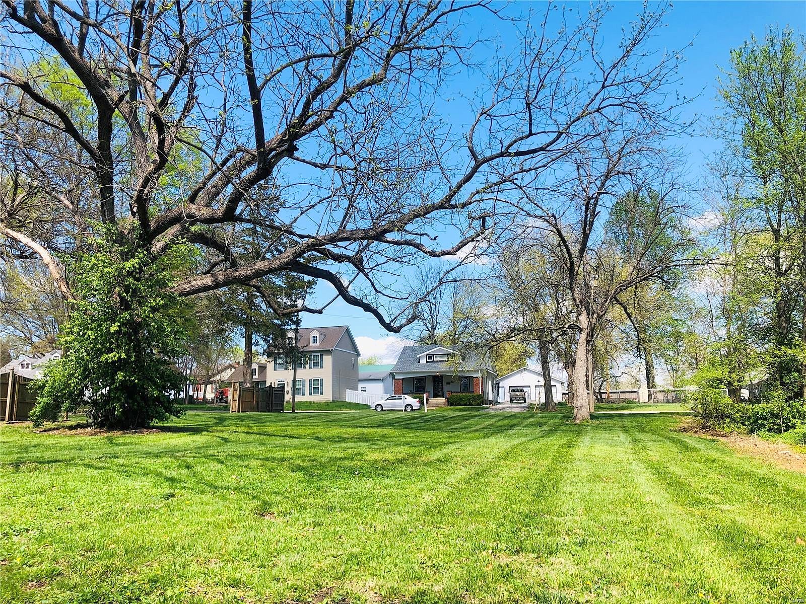 216 E Main St  