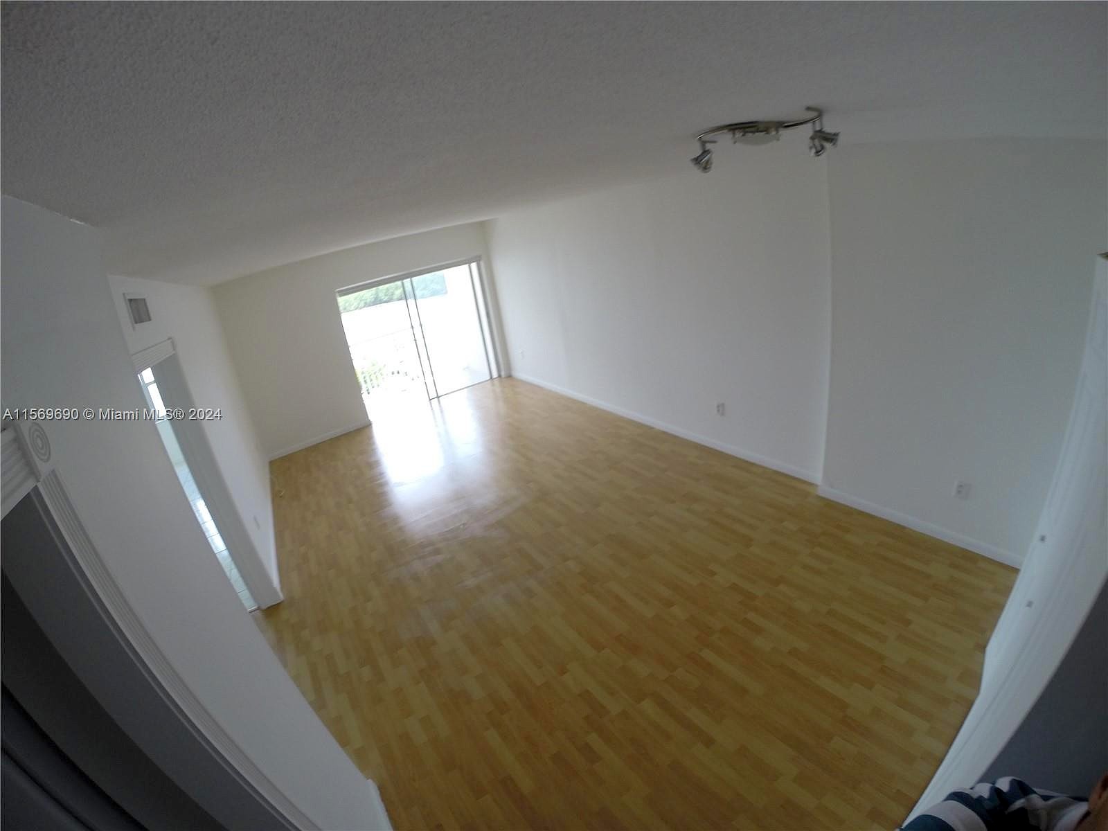 400 KINGS POINT DR Unit 905  