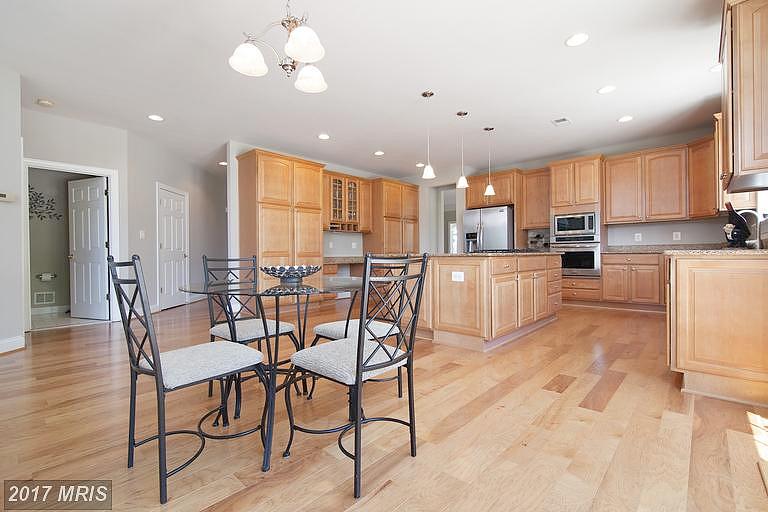 16806 Falconhurst Dr