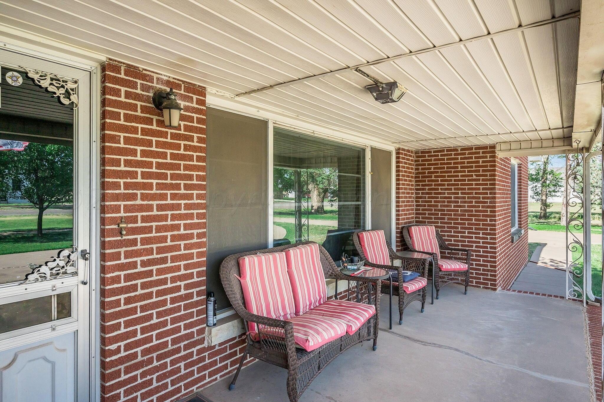 219 W Main St  