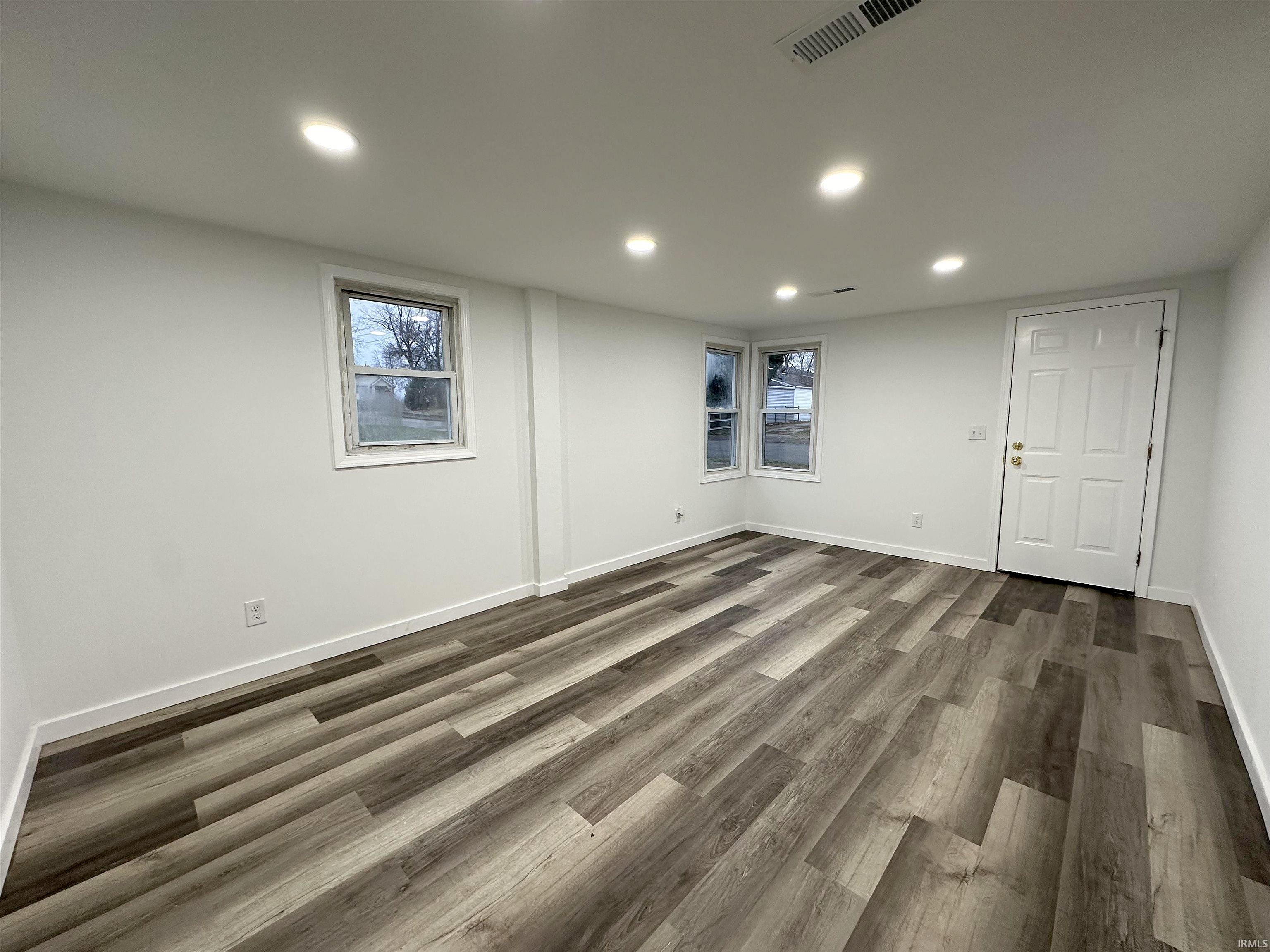 307 307 1/2 Riley St  