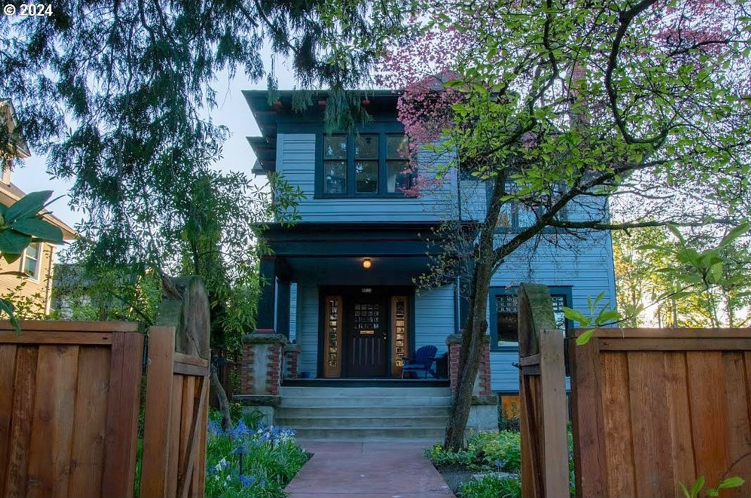 5723 N Vancouver Ave