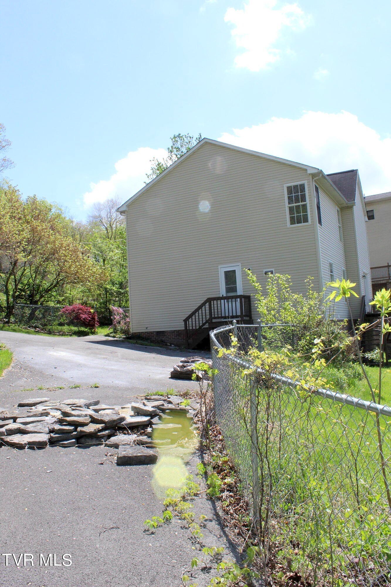 419 Northwest Poplar St  