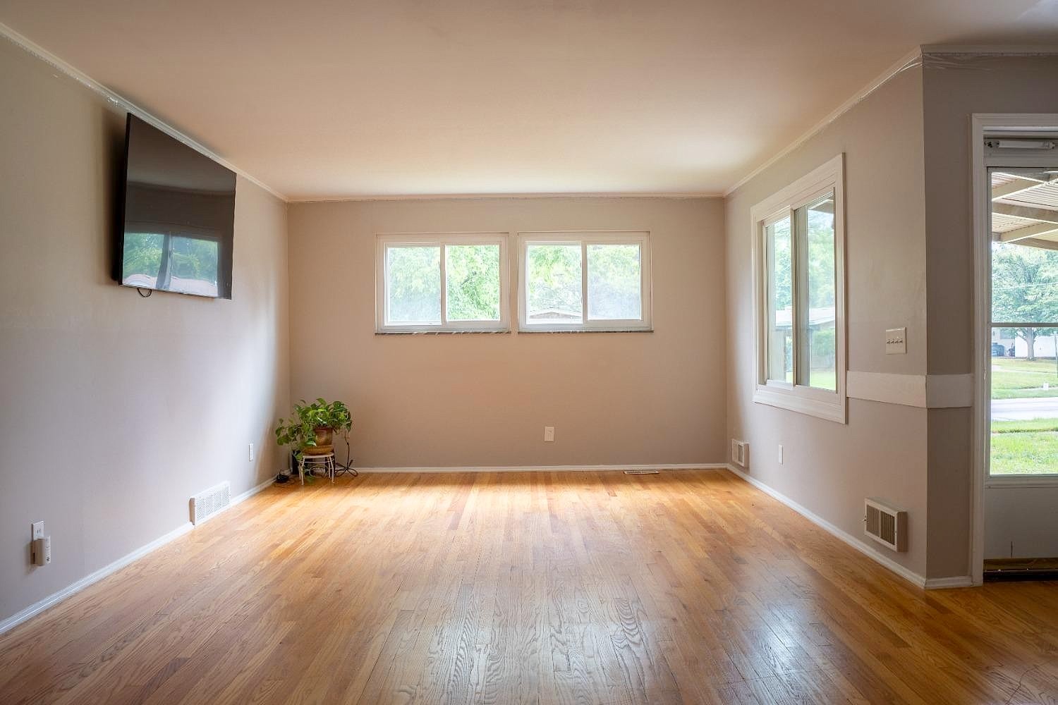 8965 Fontainebleau Ter  