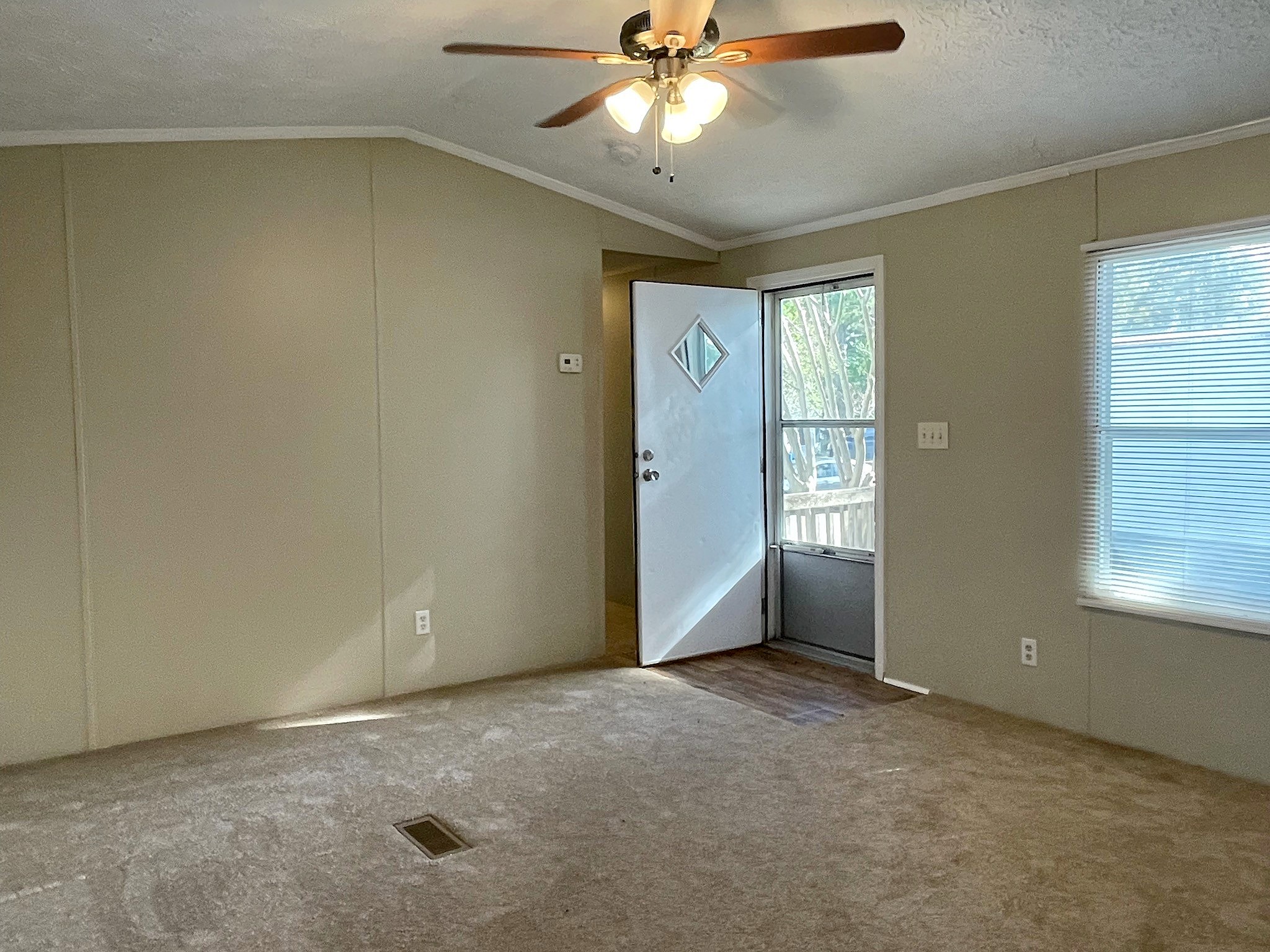 306 Helen St Unit A-306