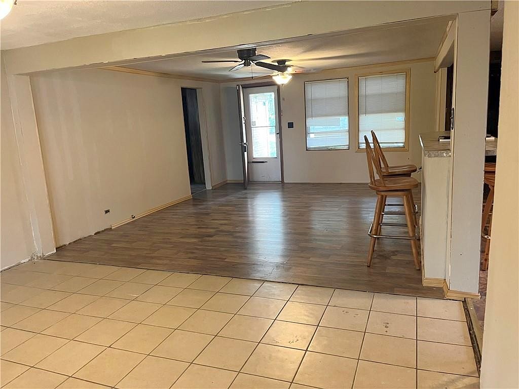 806 S Van Buren St  