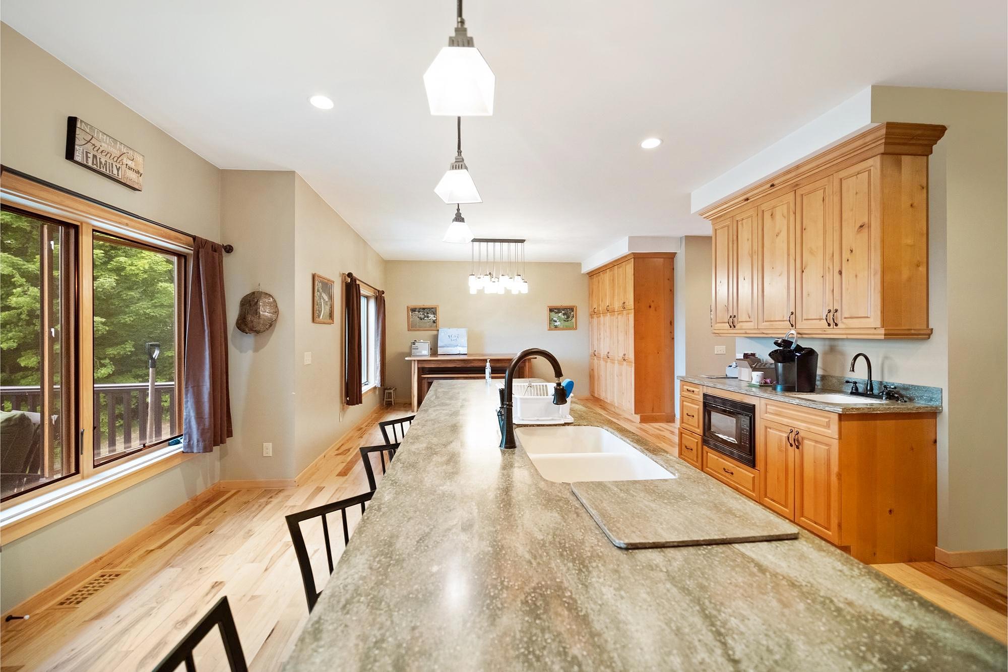 125 LAKEVIEW RD  