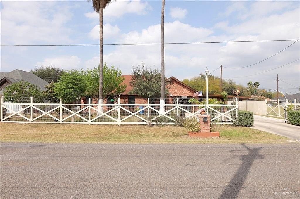 1823 E St Francis Ave  