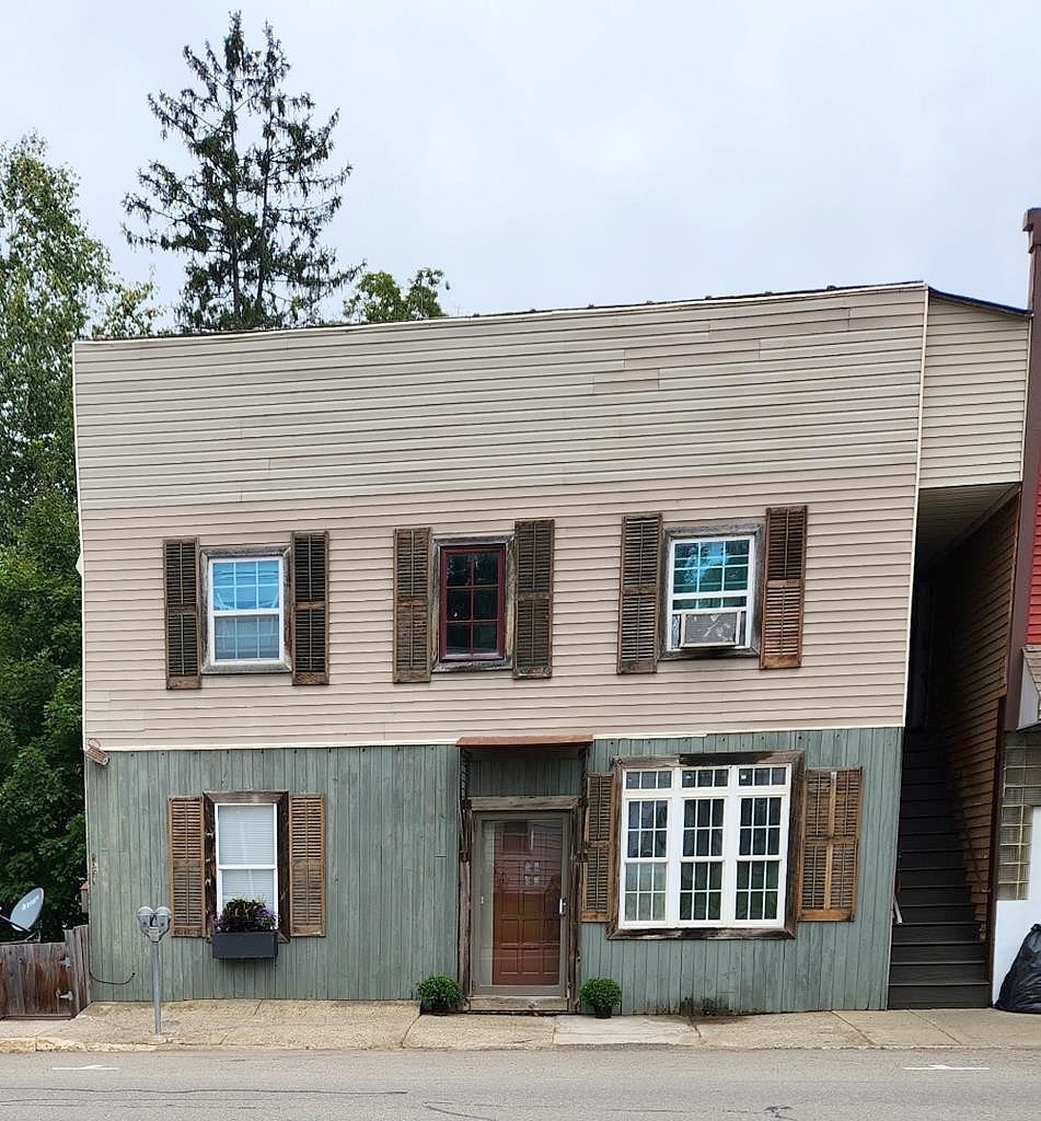 165 W Main St  