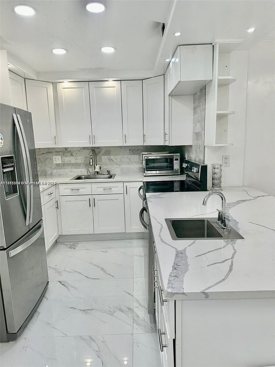 600 THREE ISLANDS BLVD Unit 703  