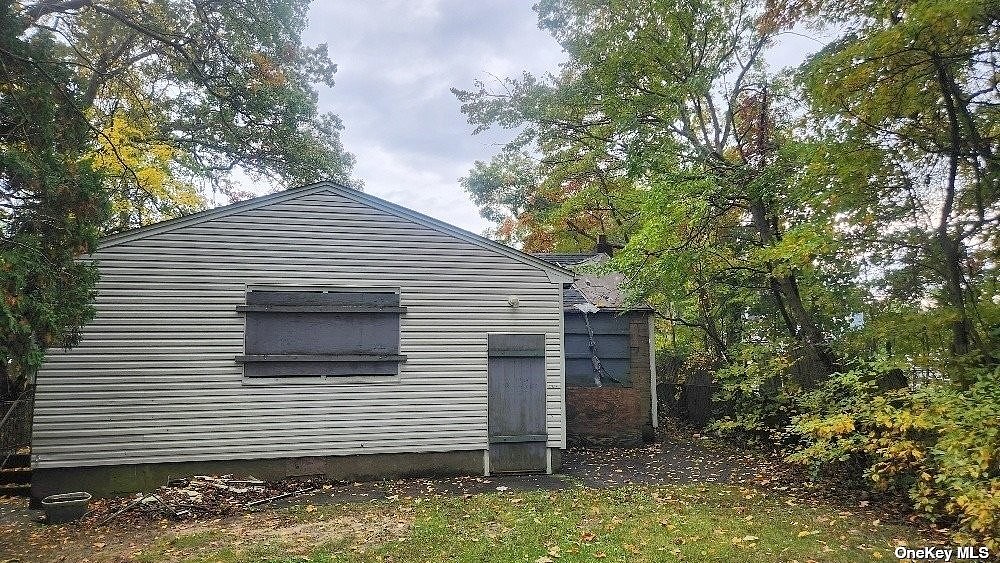 691 Horseblock Rd  