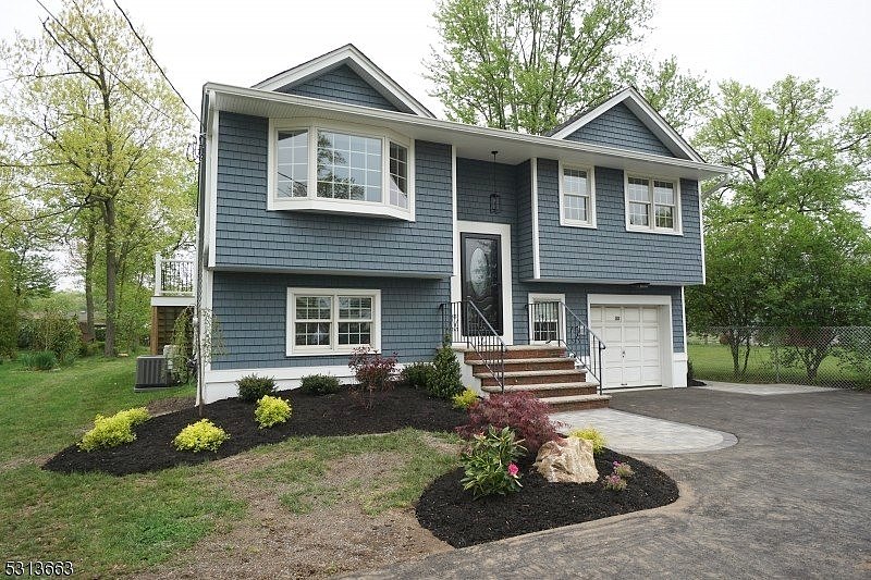 32 Kline Blvd