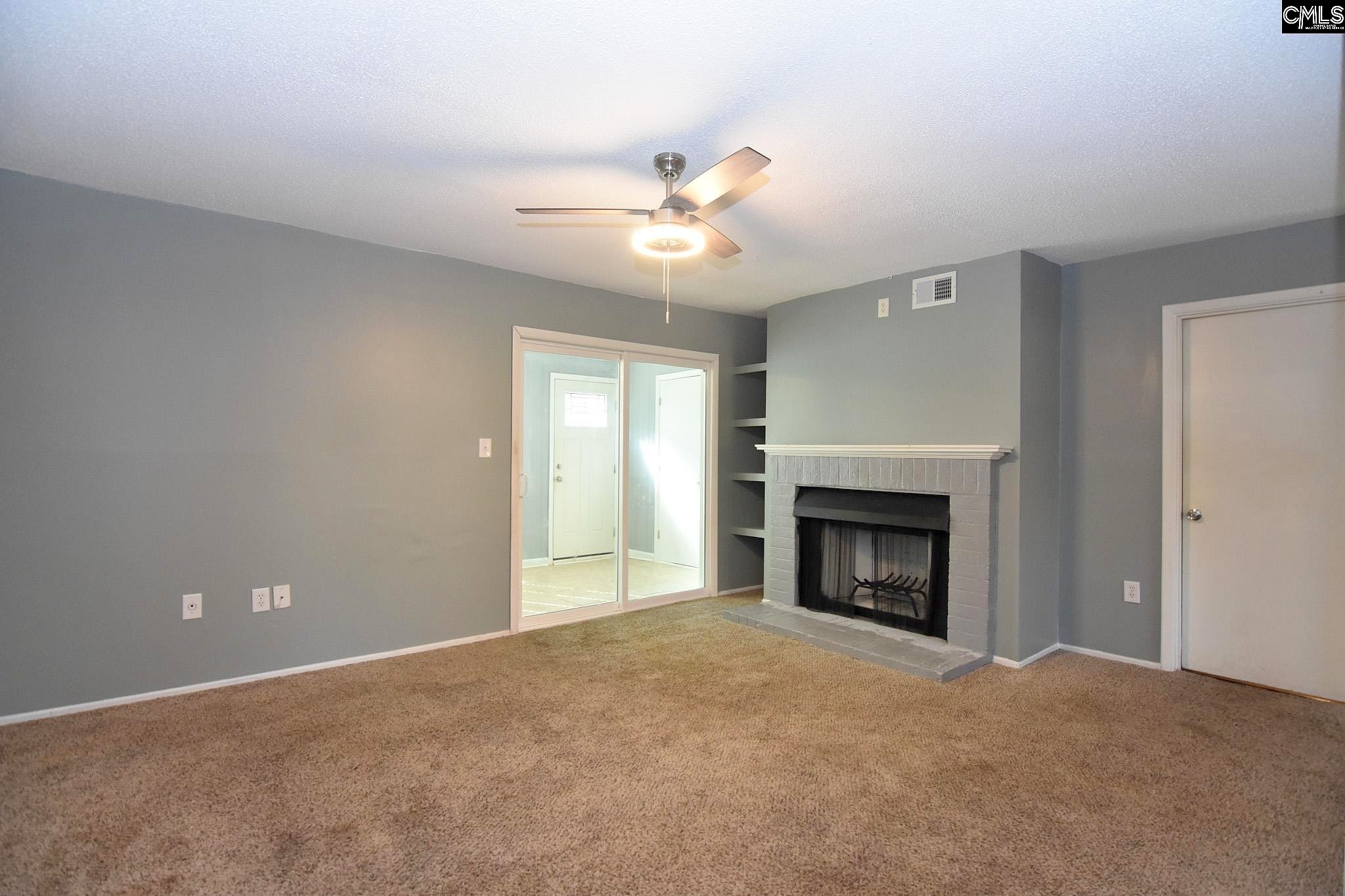 601 Riverhill Cir E4