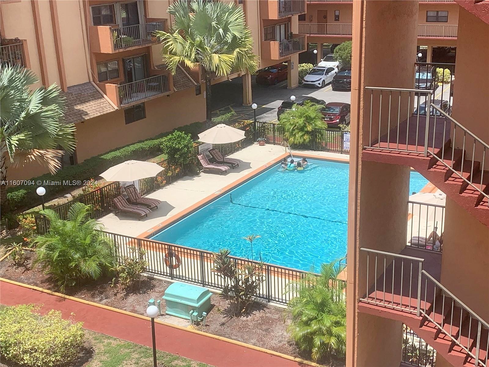 1800 W 54th St Unit 302  