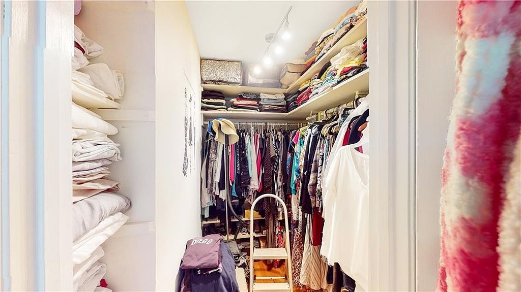 7805 Furmanville Ave