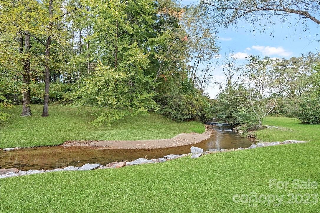 15 Bridgewater Dr  