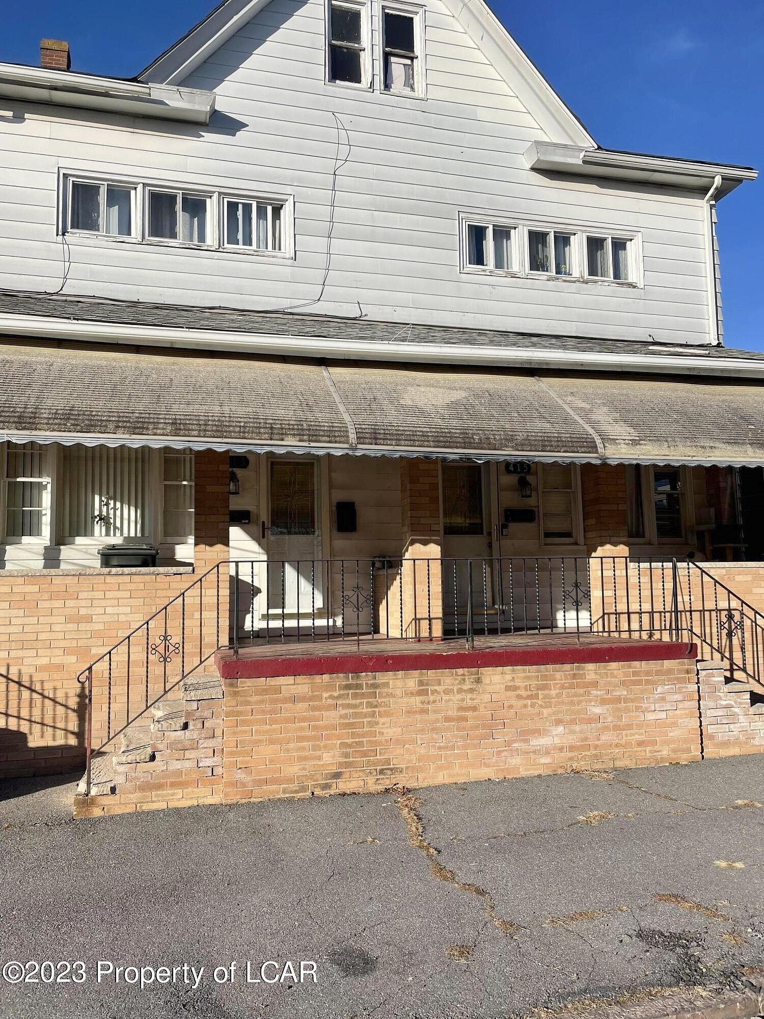 413 E DIAMOND AVE