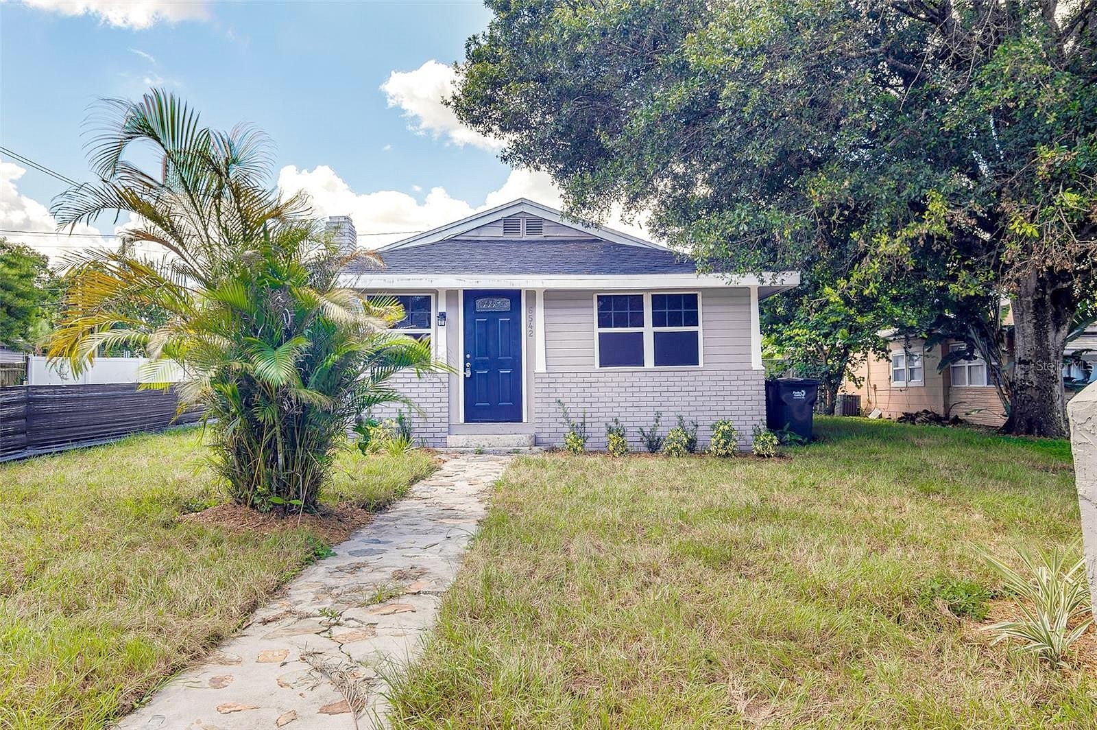 6542 WAYNE St Unit AB  