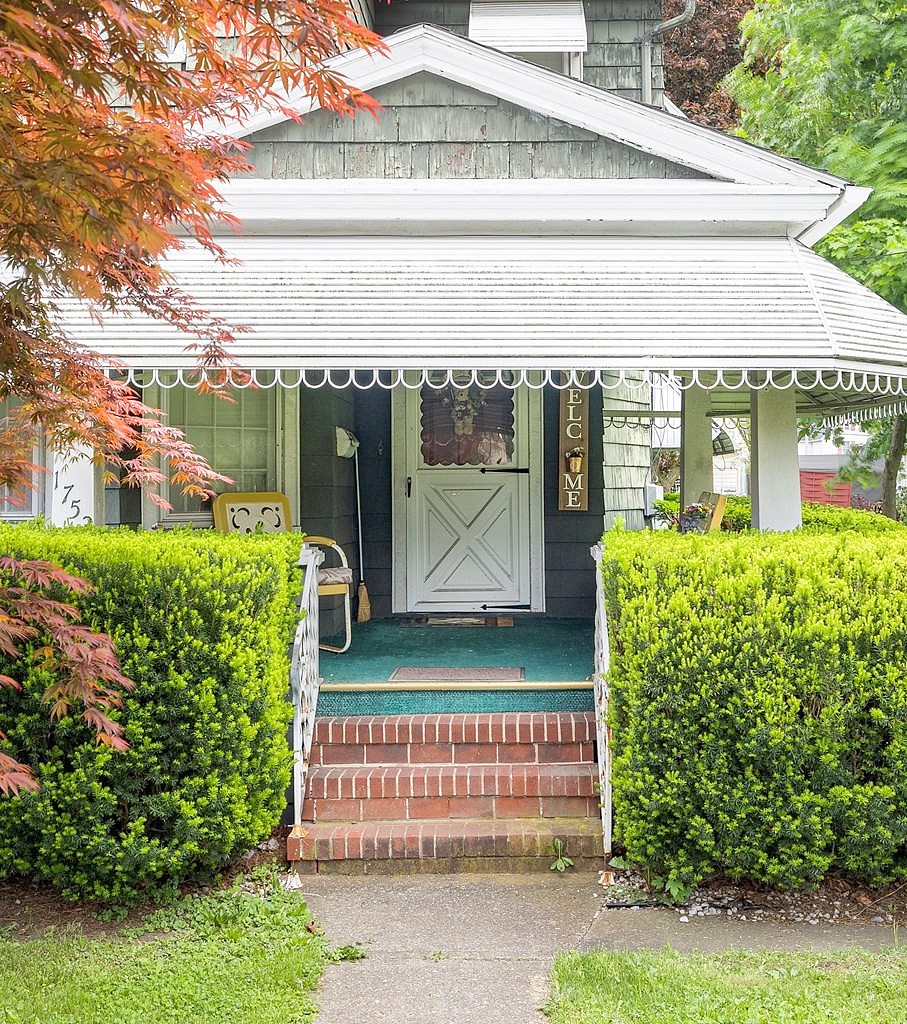 1752 Grand Central Ave