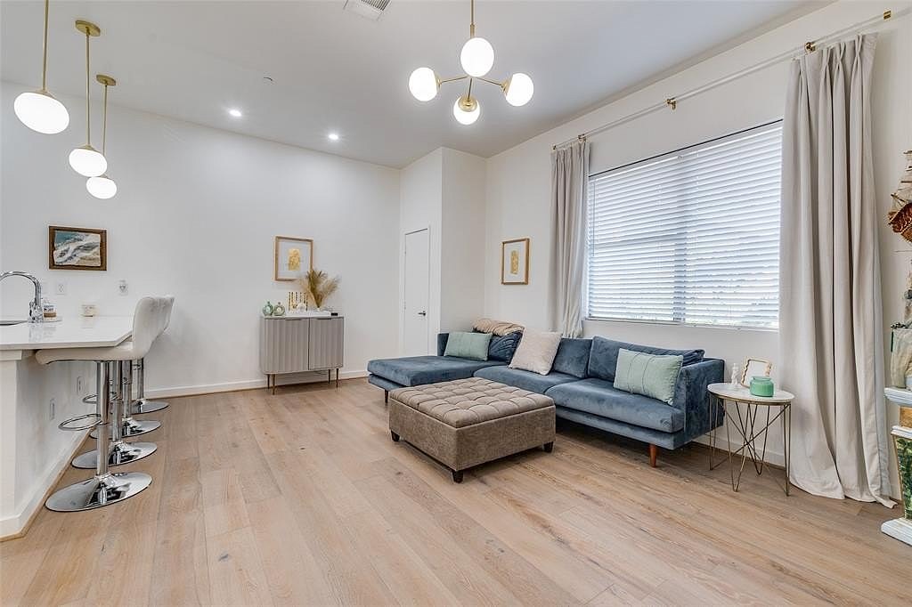 3015 BRYAN ST Unit 2H