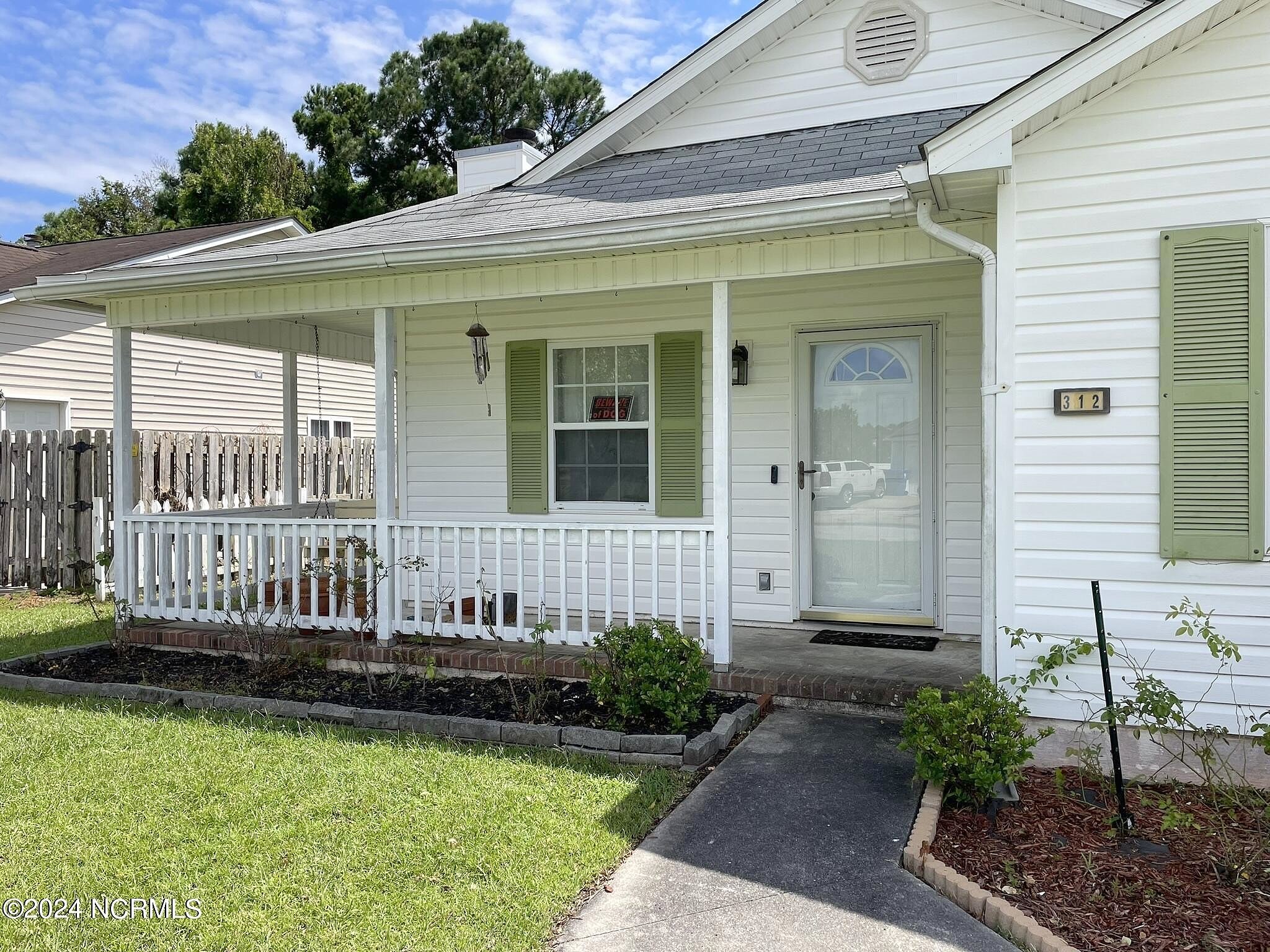 312 Foxhall Rd  