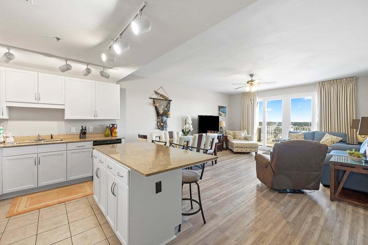 9902 S THOMAS DR Unit 933  