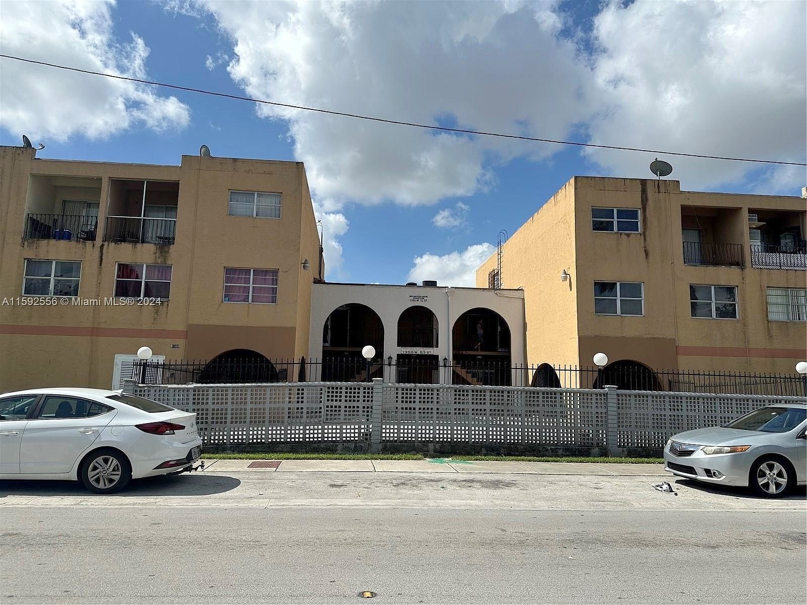 1300 W 53rd St Unit 35  