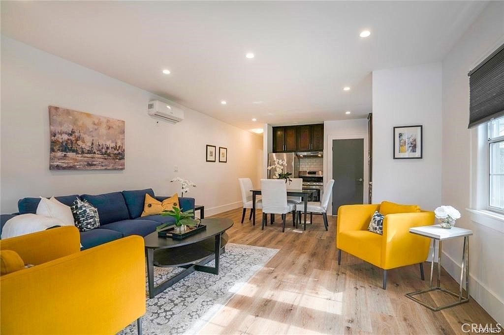 908 Victoria Ave 910  