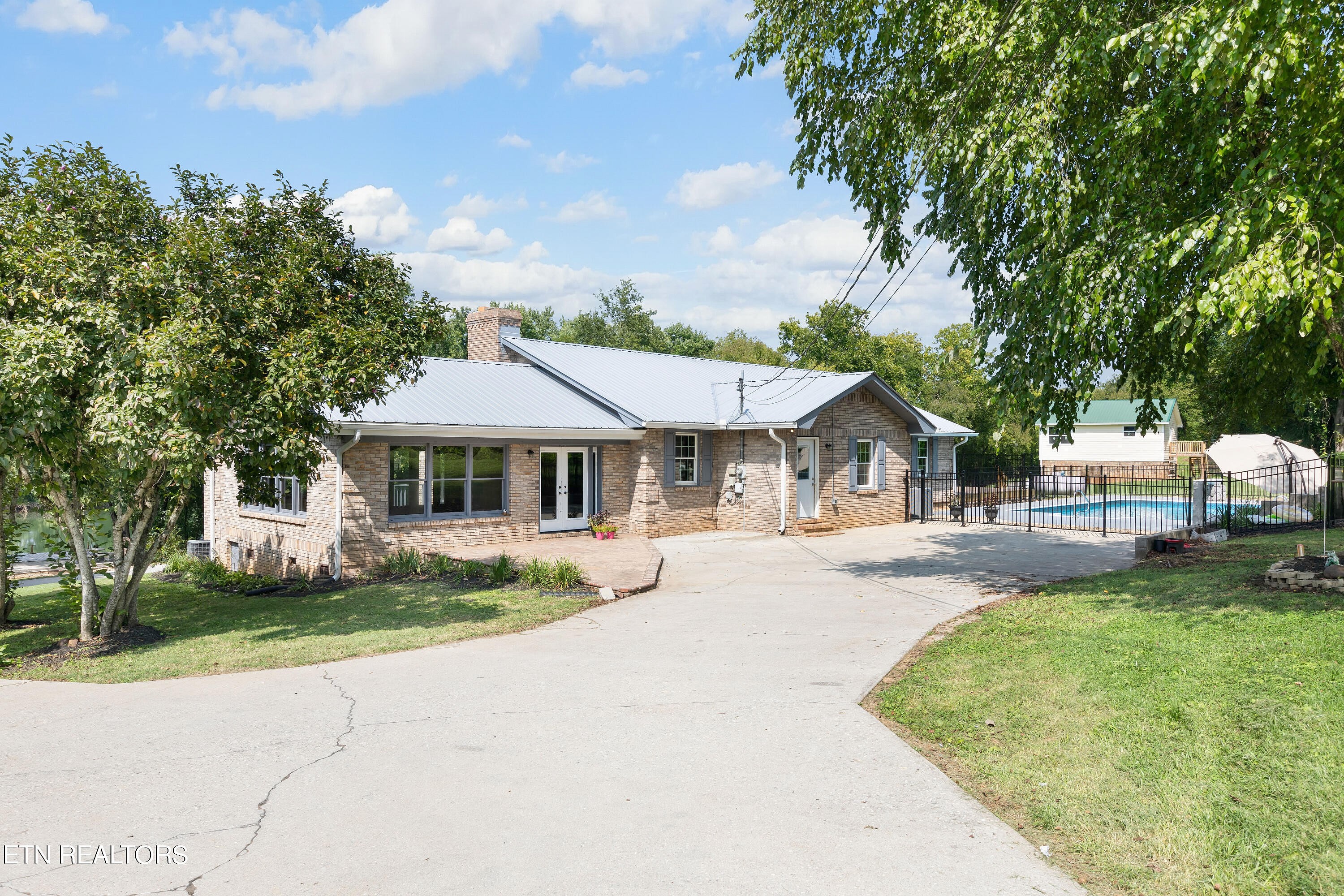 1311 ANDREW JOHNSON HWY