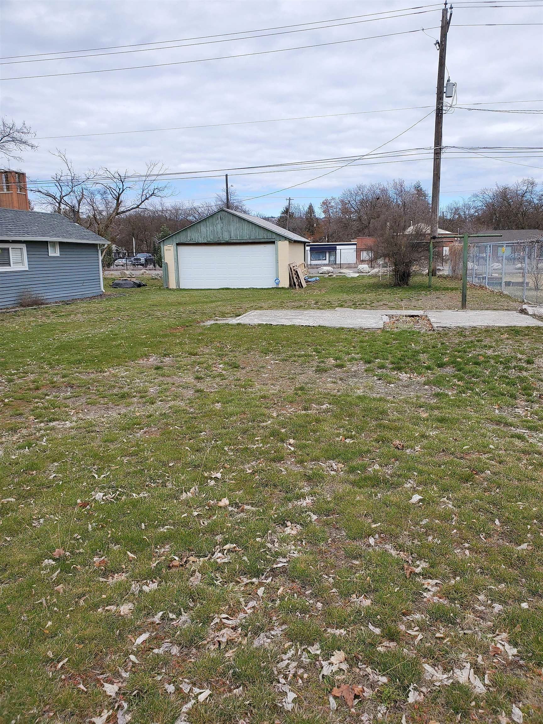 8939 E FREDERICK AVE