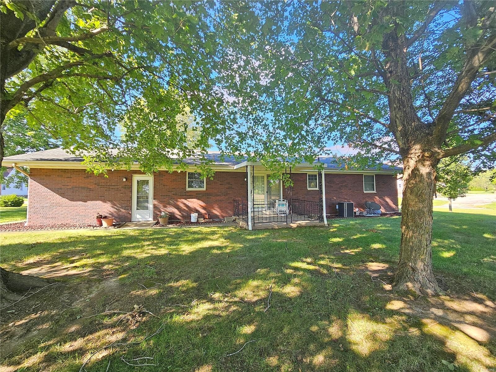 210 Cherry Ave  