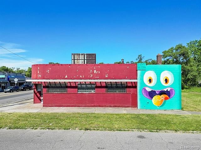 1647 E 7 MILE RD  
