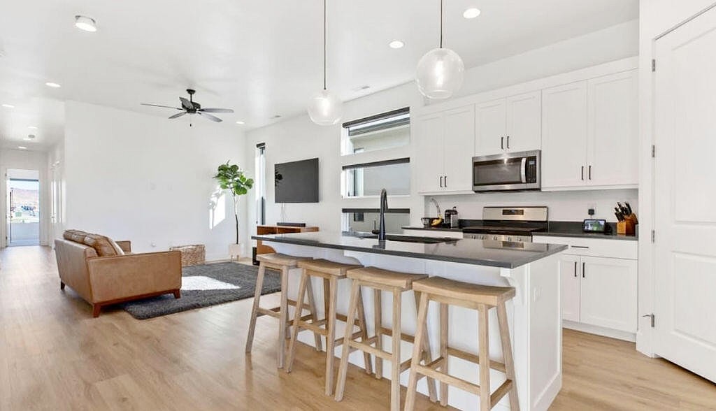 2806 E Church Oak Dr