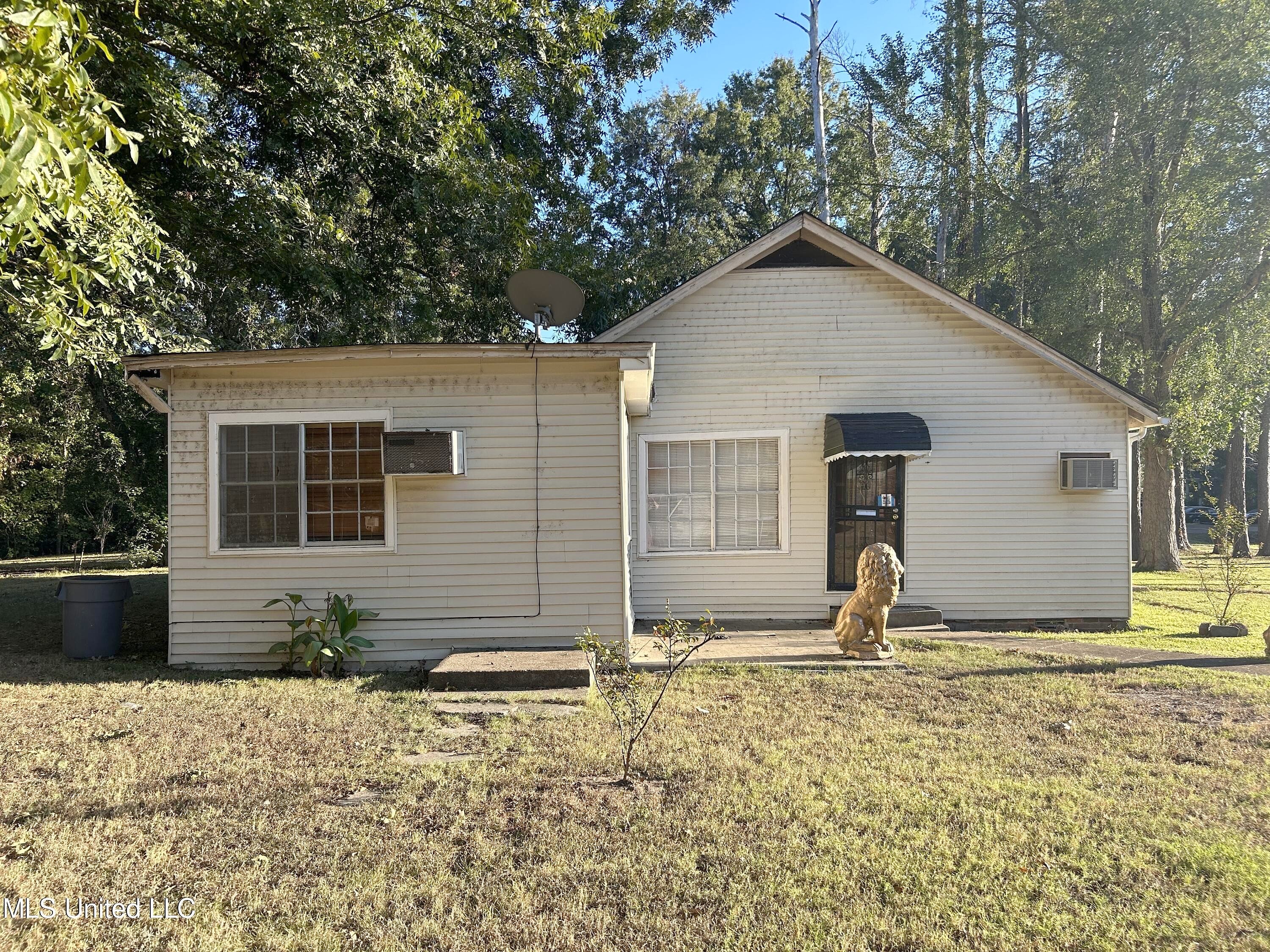 301 Basket St