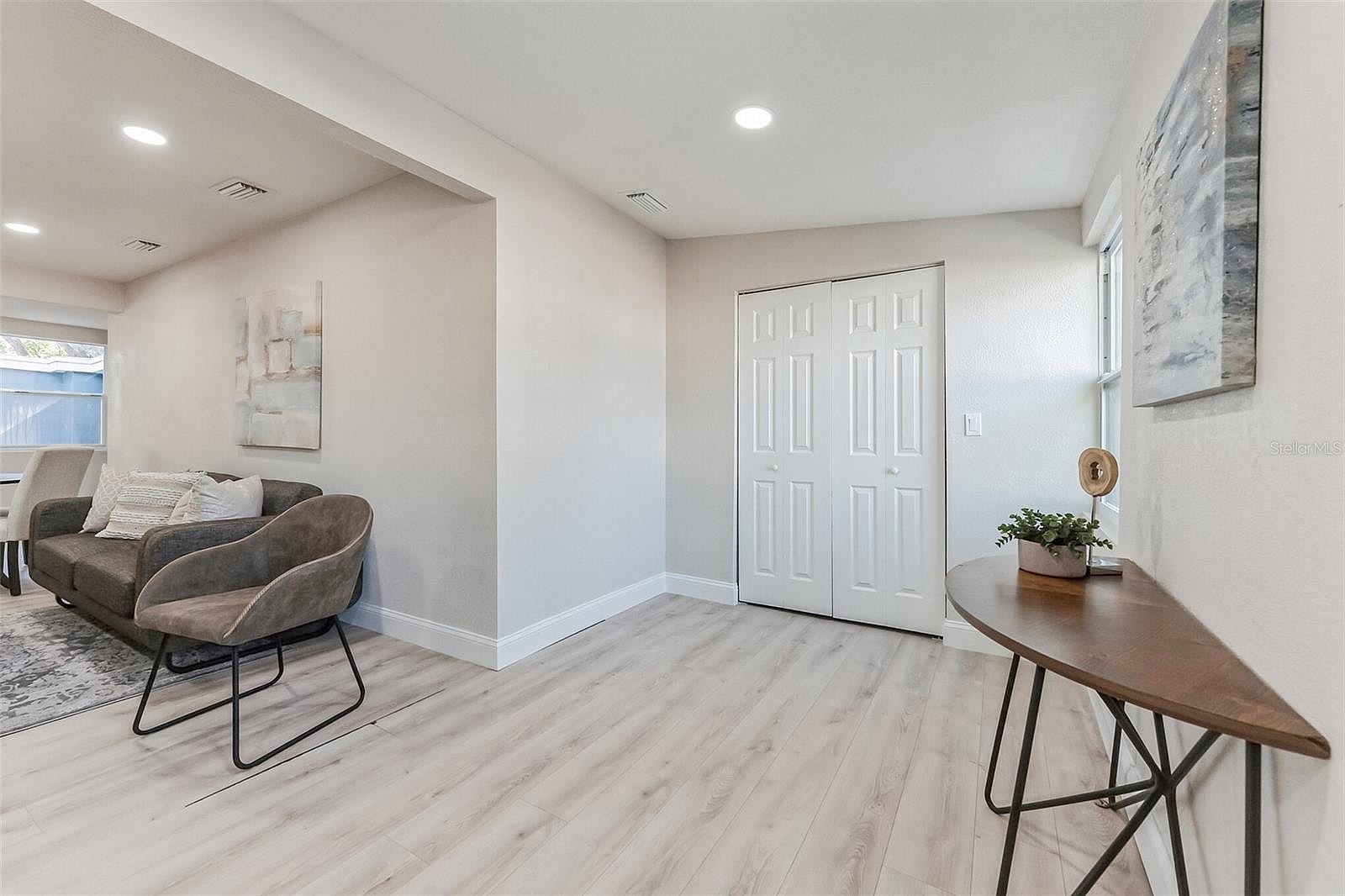 3458 Queensboro Ave S  