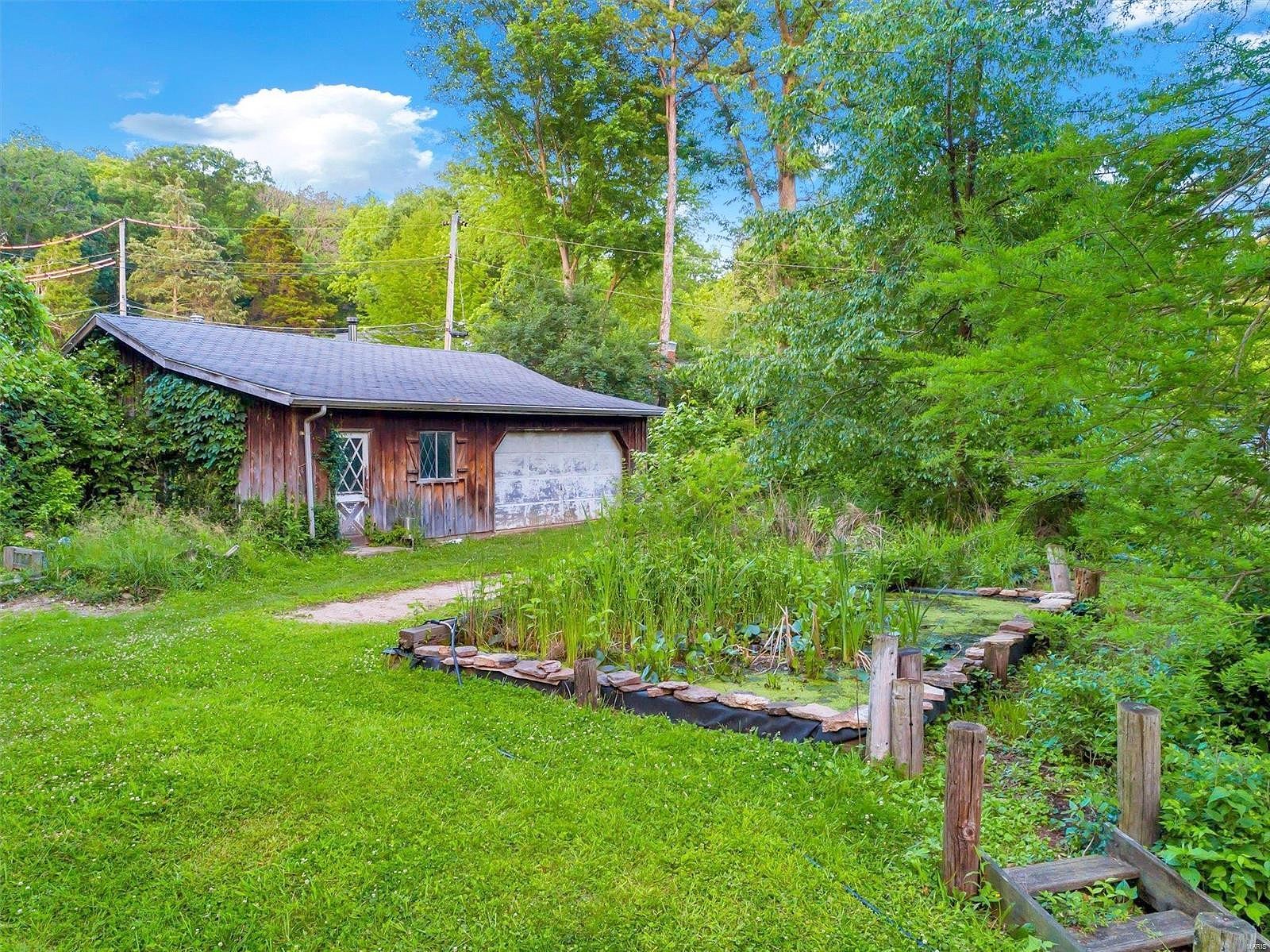 950 WOODWAY CIR  